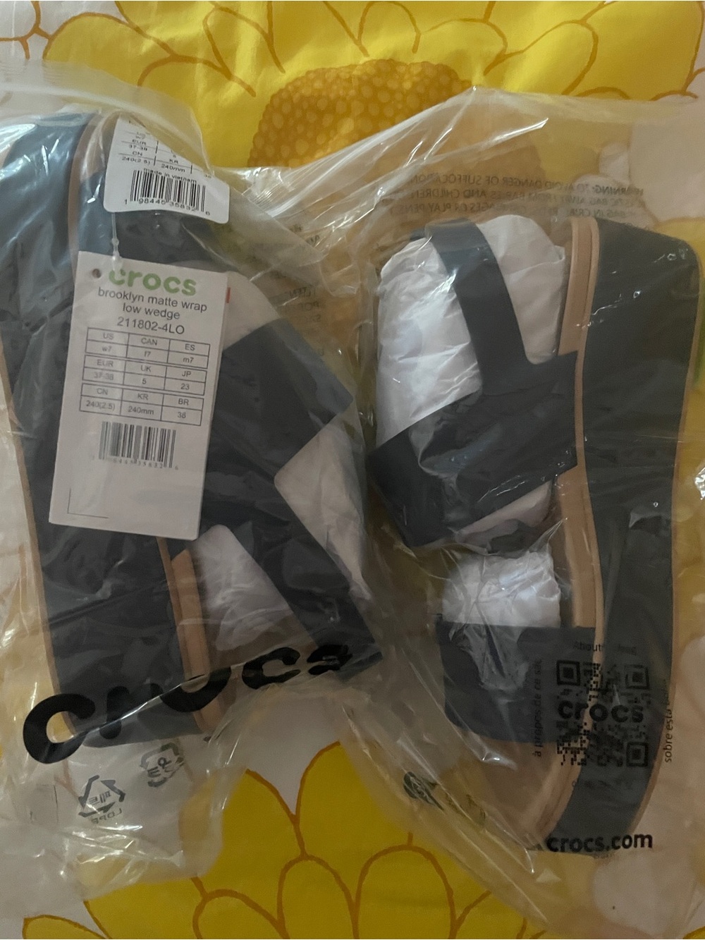 BNWT Crocs Brooklyn Matte Wrap Low Wedge Sandal in Navy Blue - Picture 9 of 10